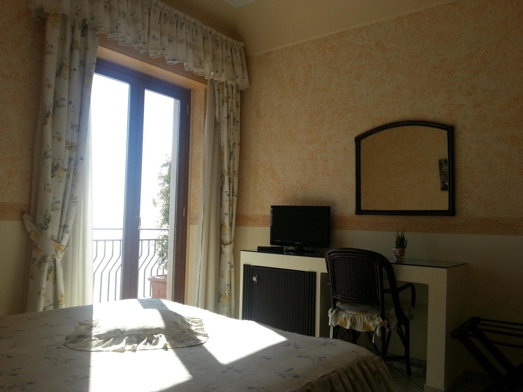 Fico D'India Relais Hotel Furore Room photo